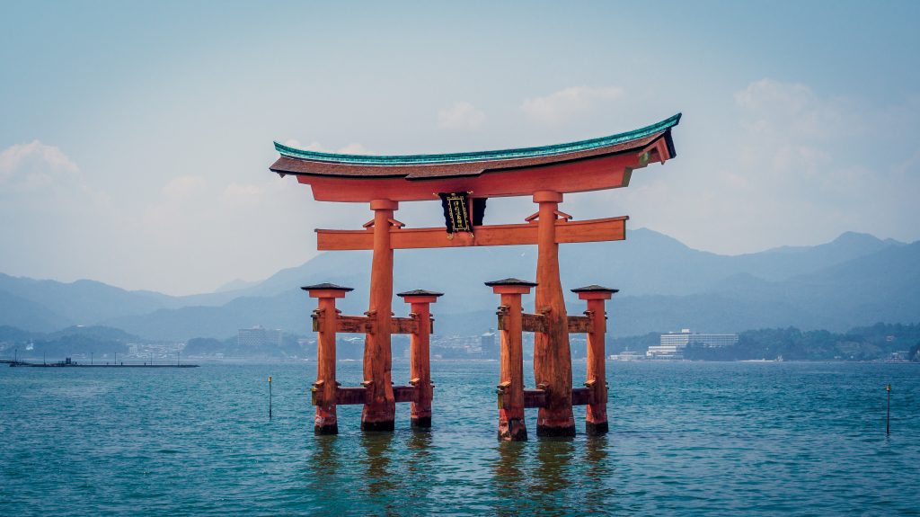 El gran torii del santuario Itsukushima