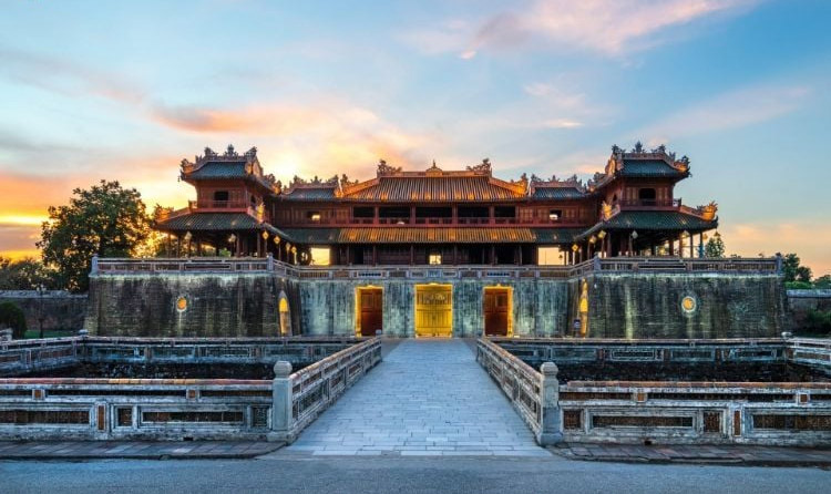 VIAGEM AO VIETNÃ E CHINA EM REGULAR - 16 DIAS 15 NOITES